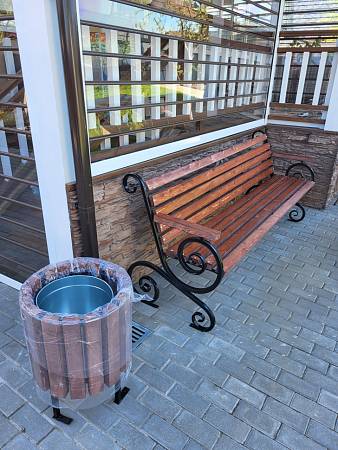 Скамейка Французская лоза с подлокотником Скамейка Французская лоза с подлокотником